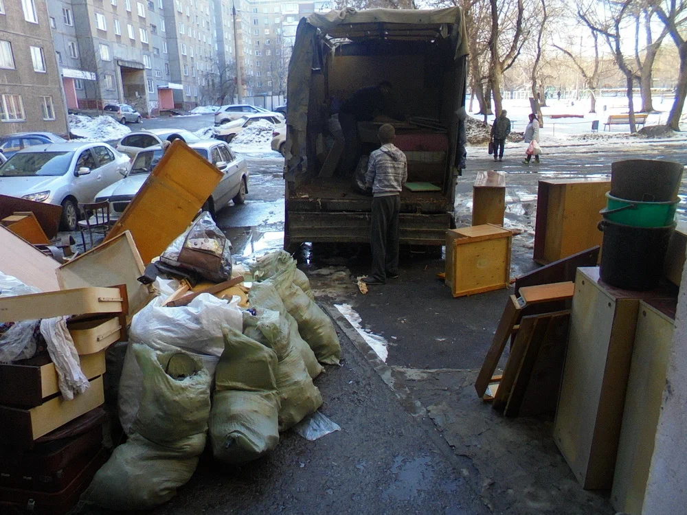 Вывоз мусора из подвала с утилизацией в Твери в октябре